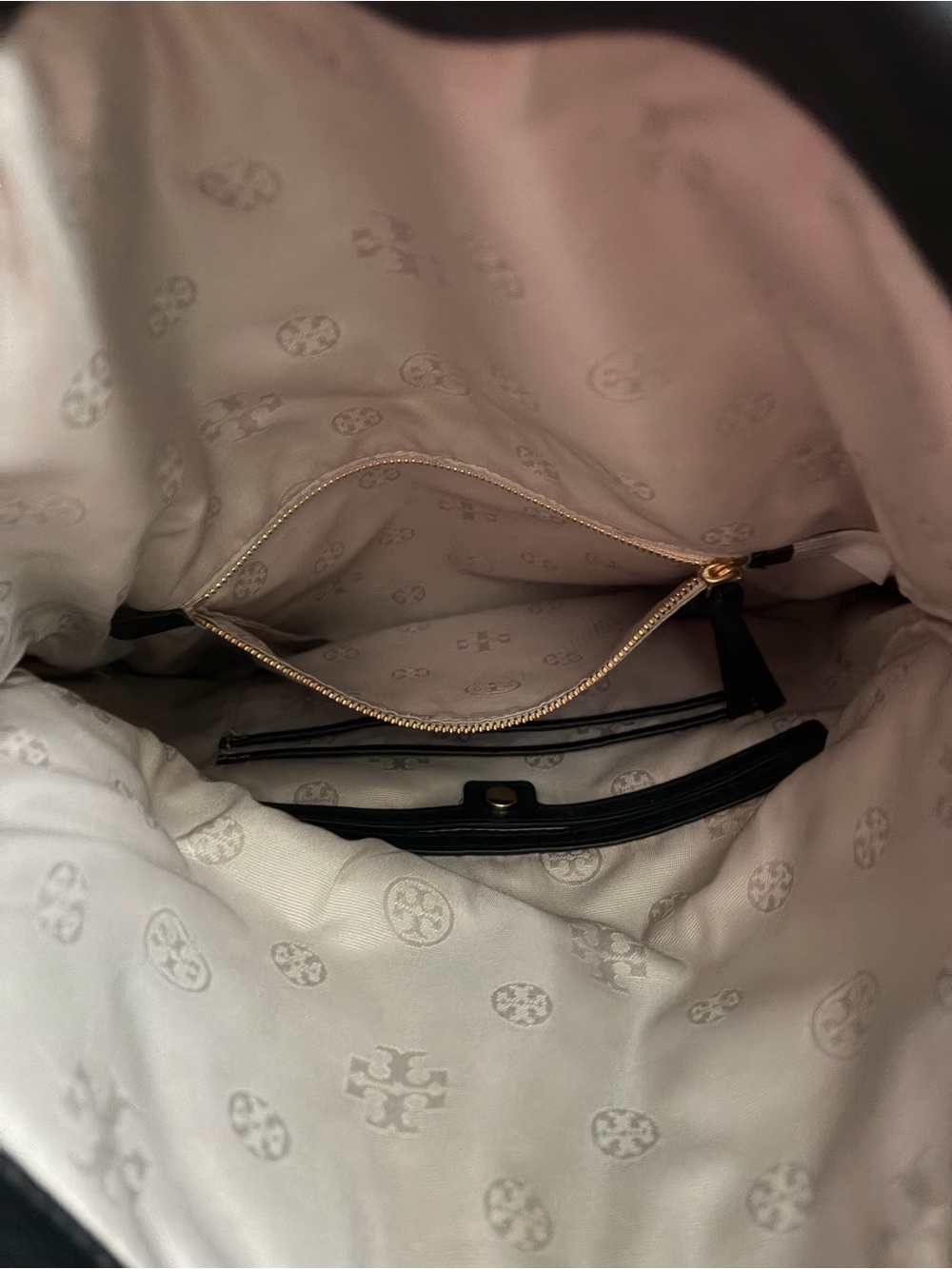 Tory Burch Black Leather Amanda Foldover Crossbody with Gold Logo - Picture 6 of 7